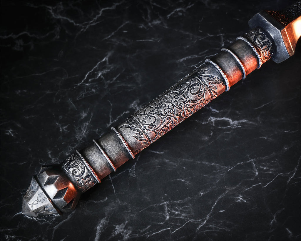 Product image The Lord of the Rings – Sauron’s Mace Replica with War Banner (Red Eye Edition)