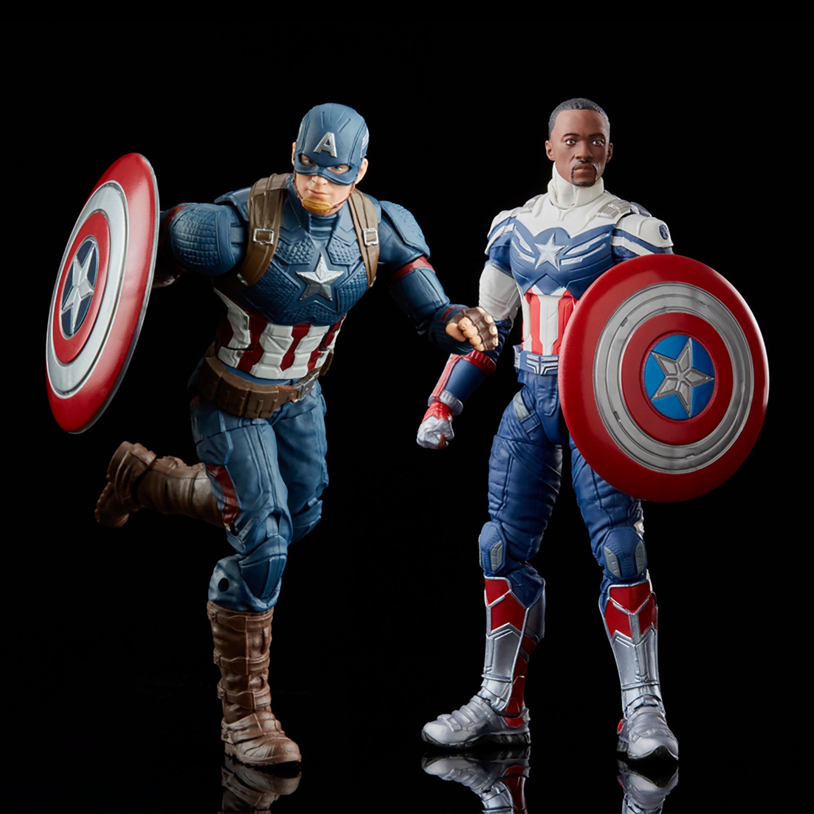 Produktbild Captain America - Sam Wilson & Steve Rogers Actionfiguren-Set