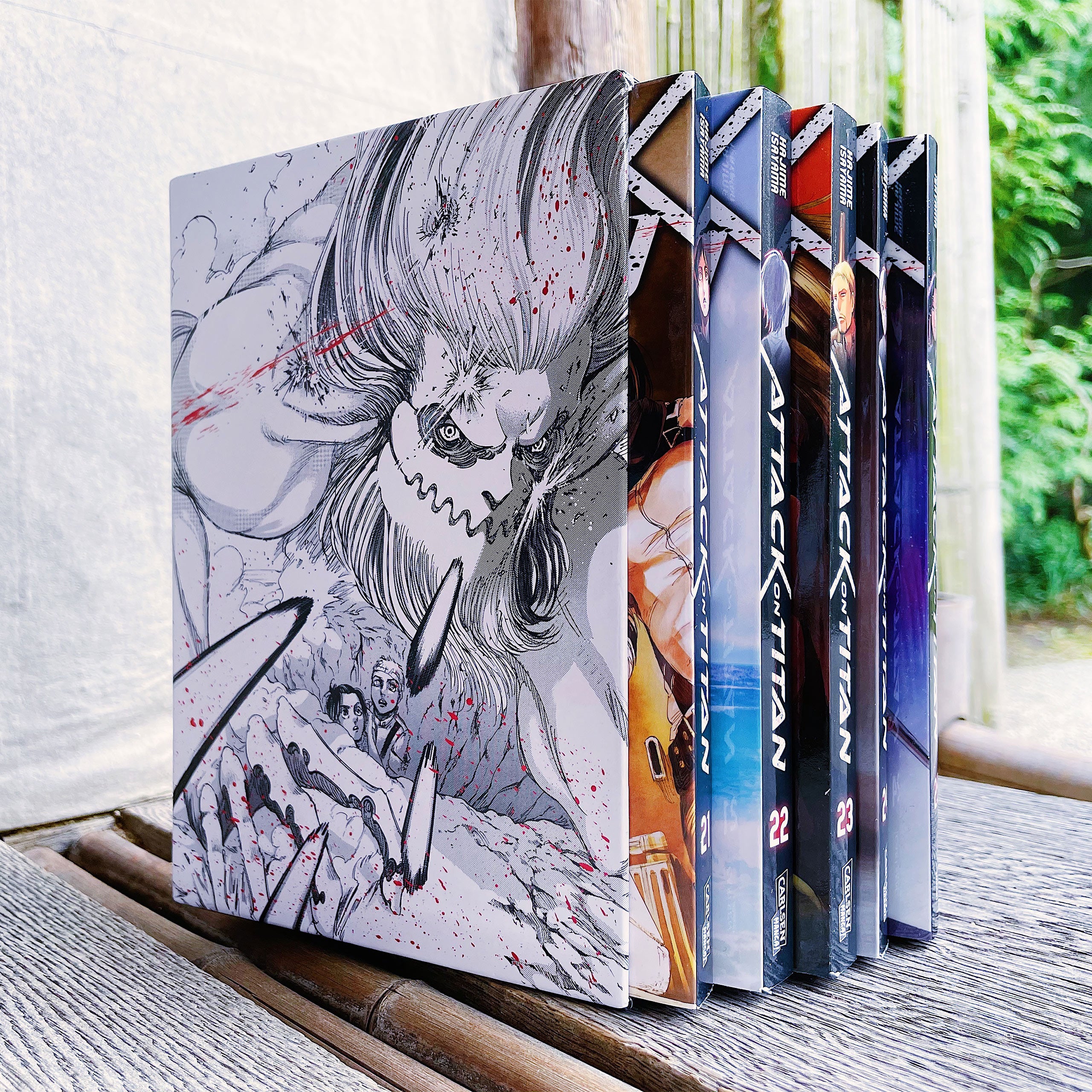 Produktbild Attack on Titan - Sammelschuber Band 21-25