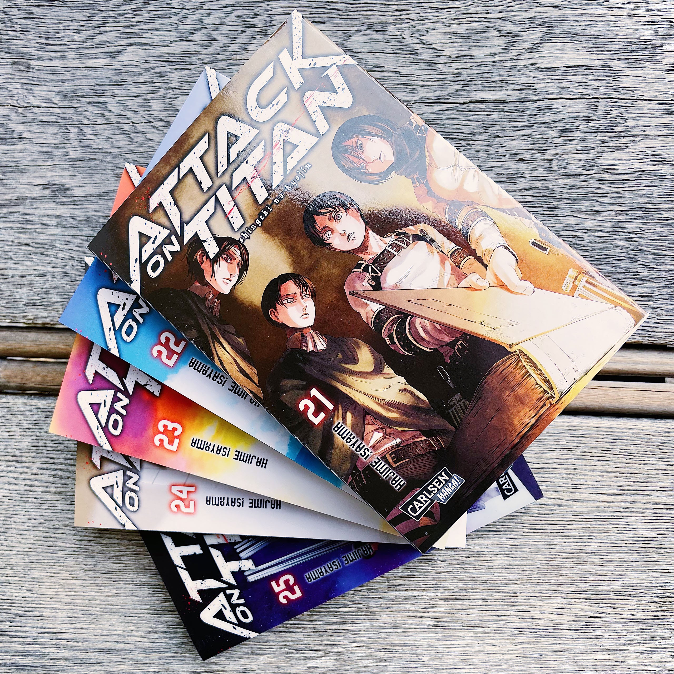 Produktbild Attack on Titan - Sammelschuber Band 21-25