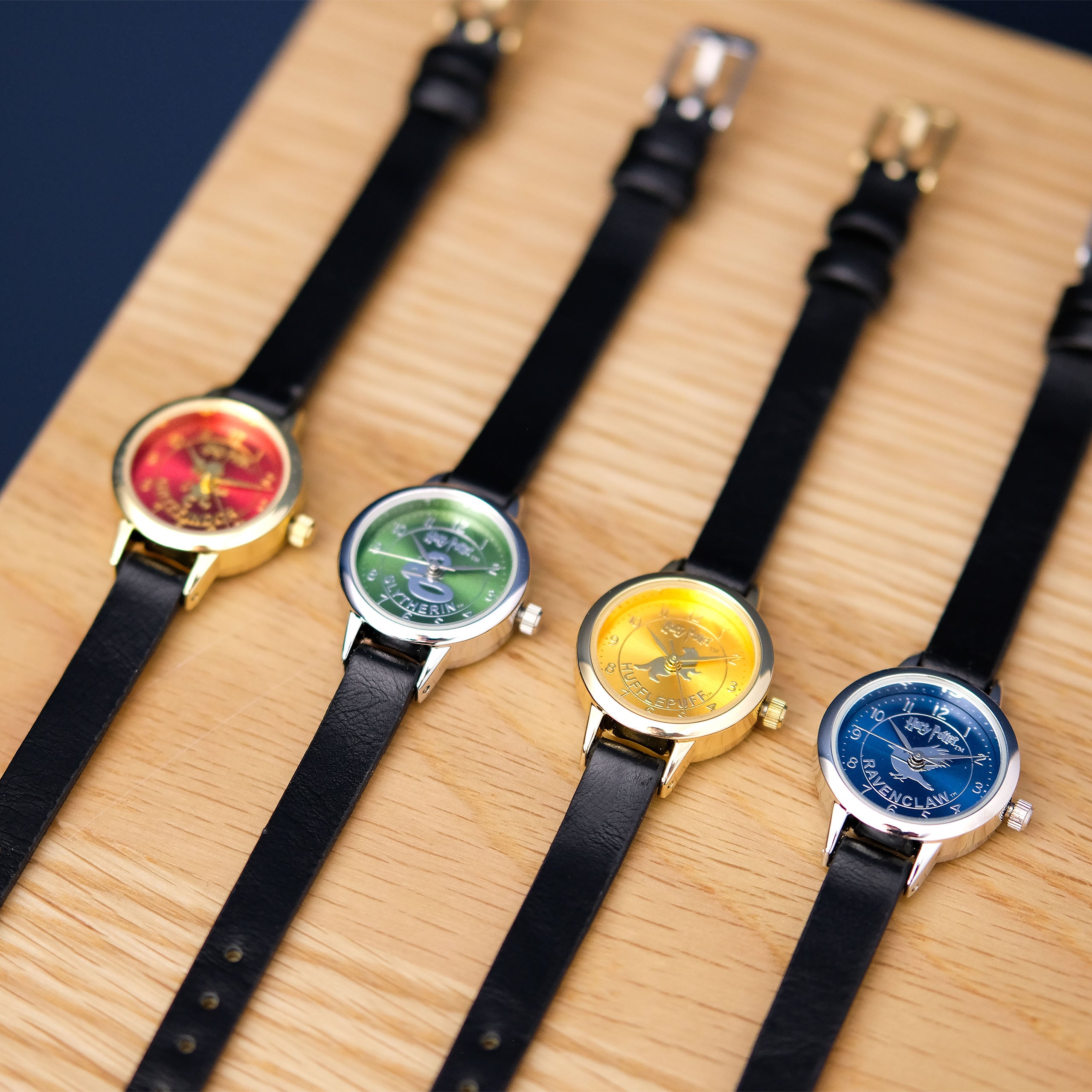 Product image Harry Potter - Gryffindor Crest Animal Wristwatch