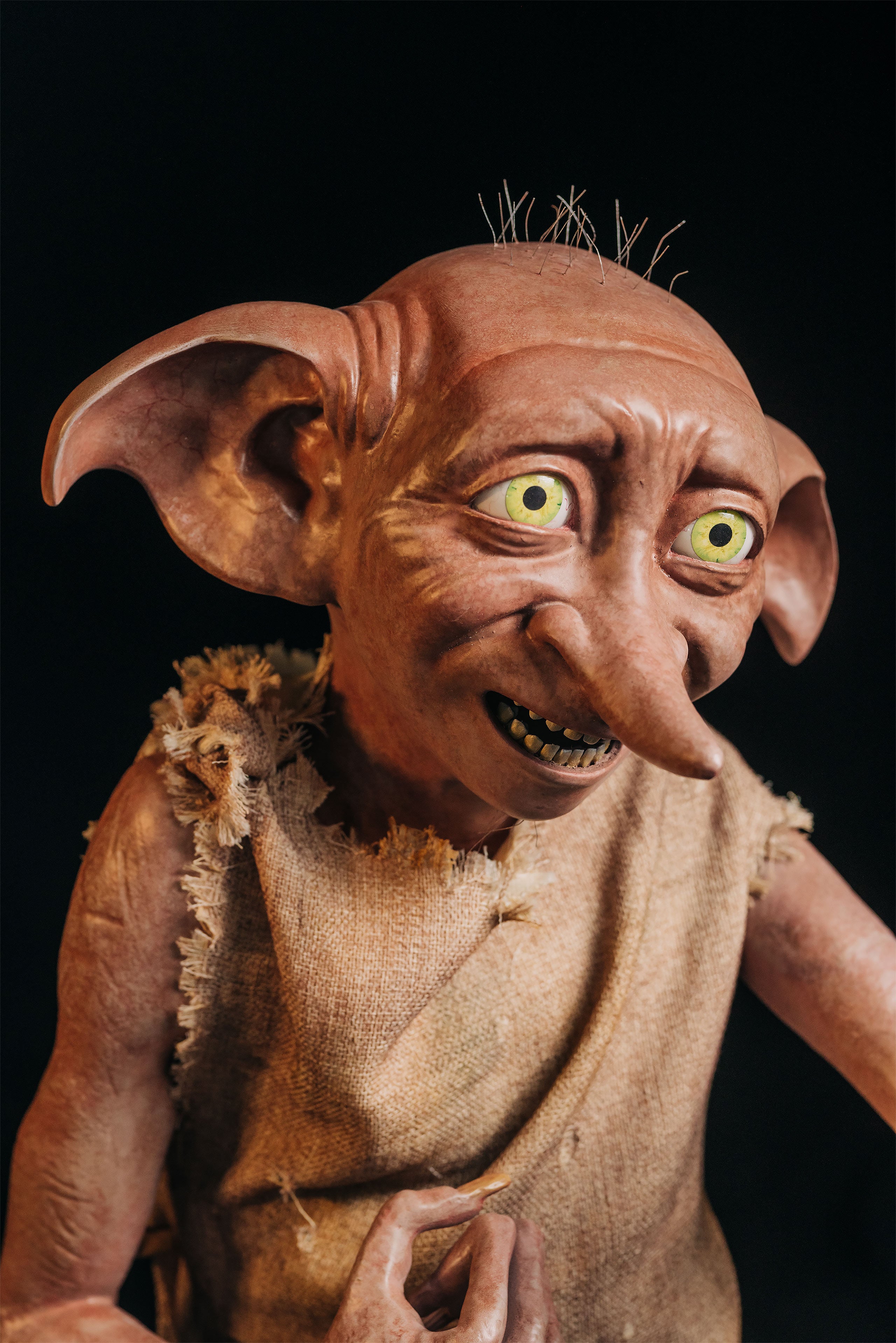 Produktbild Dobby mit Socke Life-Size Statue Version 3 - Harry Potter