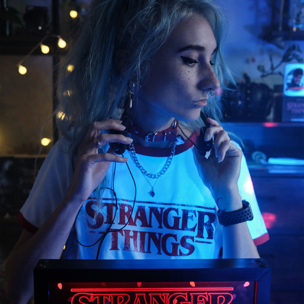 Produktbild Stranger Things - Distressed Logo Crop Top weiß