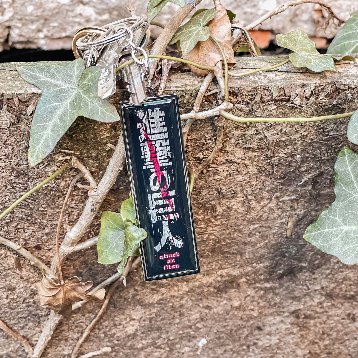 Produktbild Attack on Titan - Logo Schlüsselanhänger