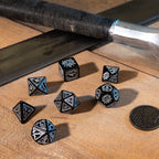 Produktbild Witcher - Geralt RPG Würfel Set 7tlg mit Wolf Sammlermünze
