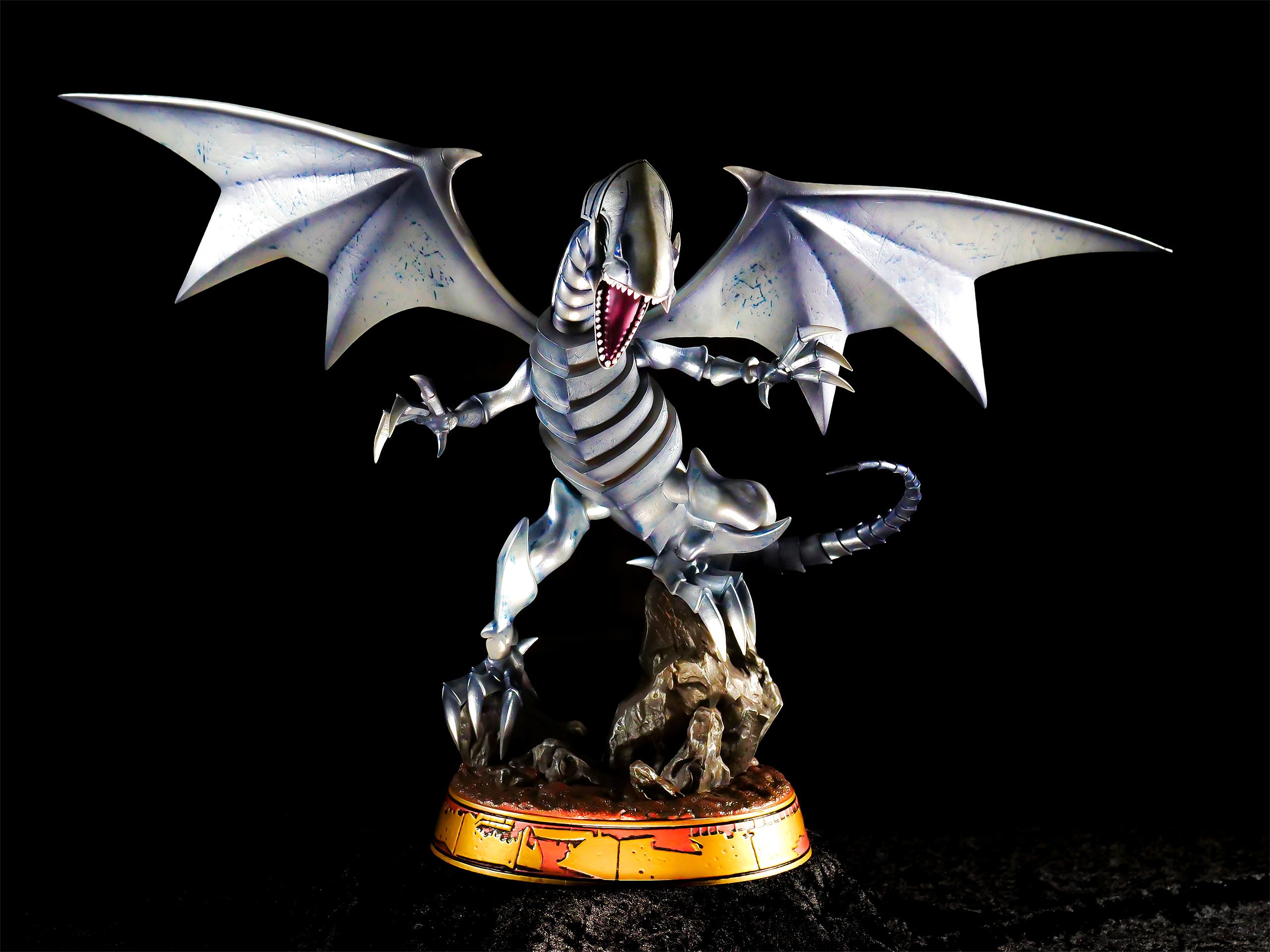 Produktbild Yu-Gi-Oh! - Blauäugiger Weißer Drache Statue