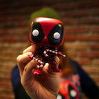 Produktbild Deadpool Christmas T-Shirt mit Funko Pop Figur