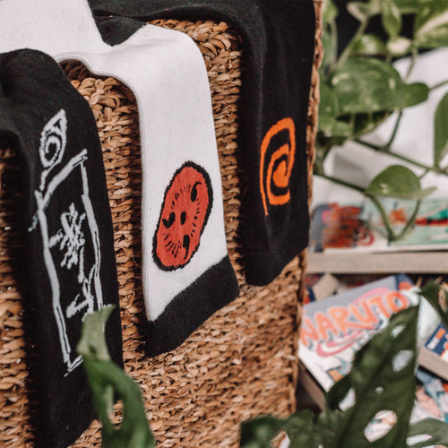 Produktbild Naruto Shippuden - Sasuke Symbol Socken 3er Set