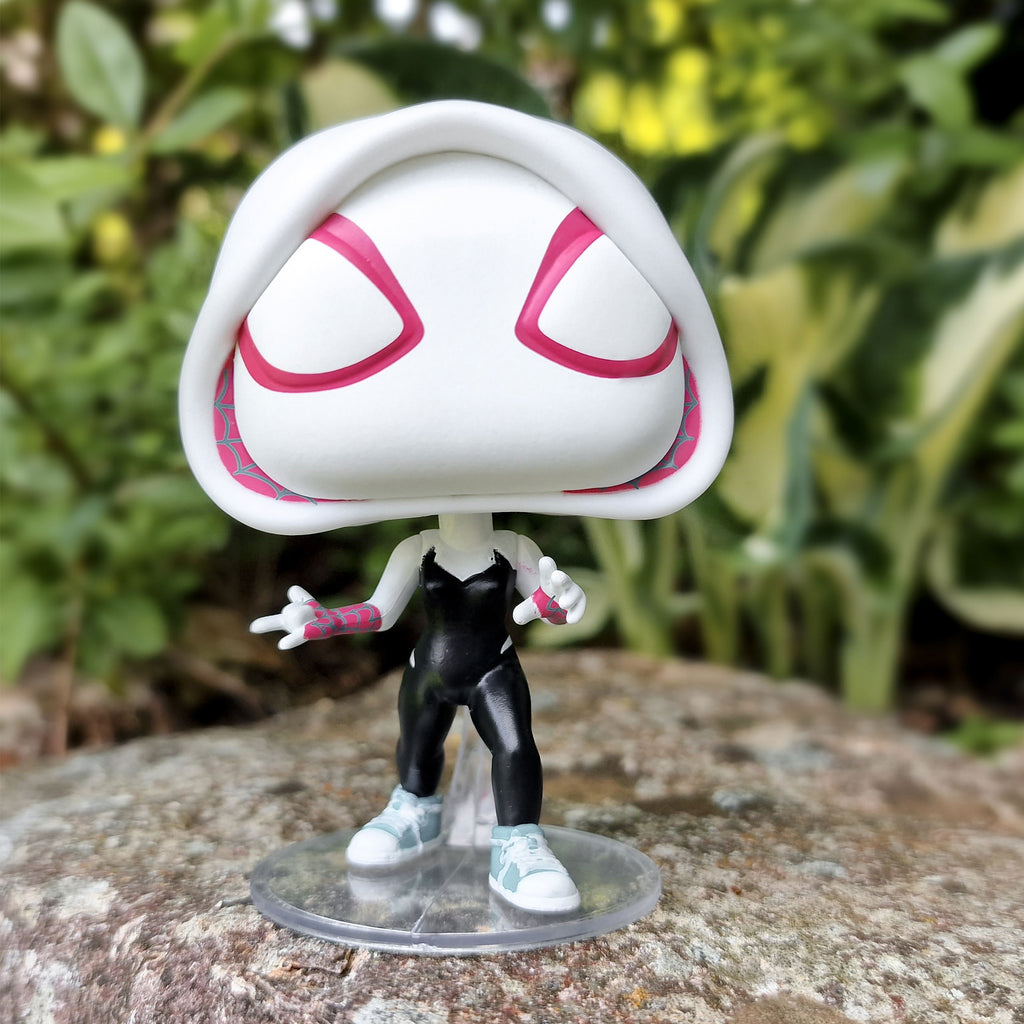 Produktbild Spider-Man Across The Spider-Verse - Spider-Gwen Funko Pop Figur mit Wackelkopf