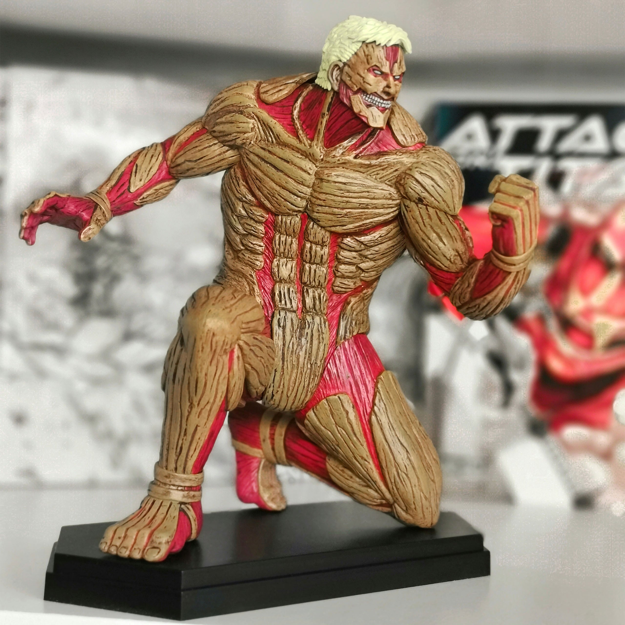 Produktbild Attack on Titan - Reiner Braun Figur Armored Titan Version