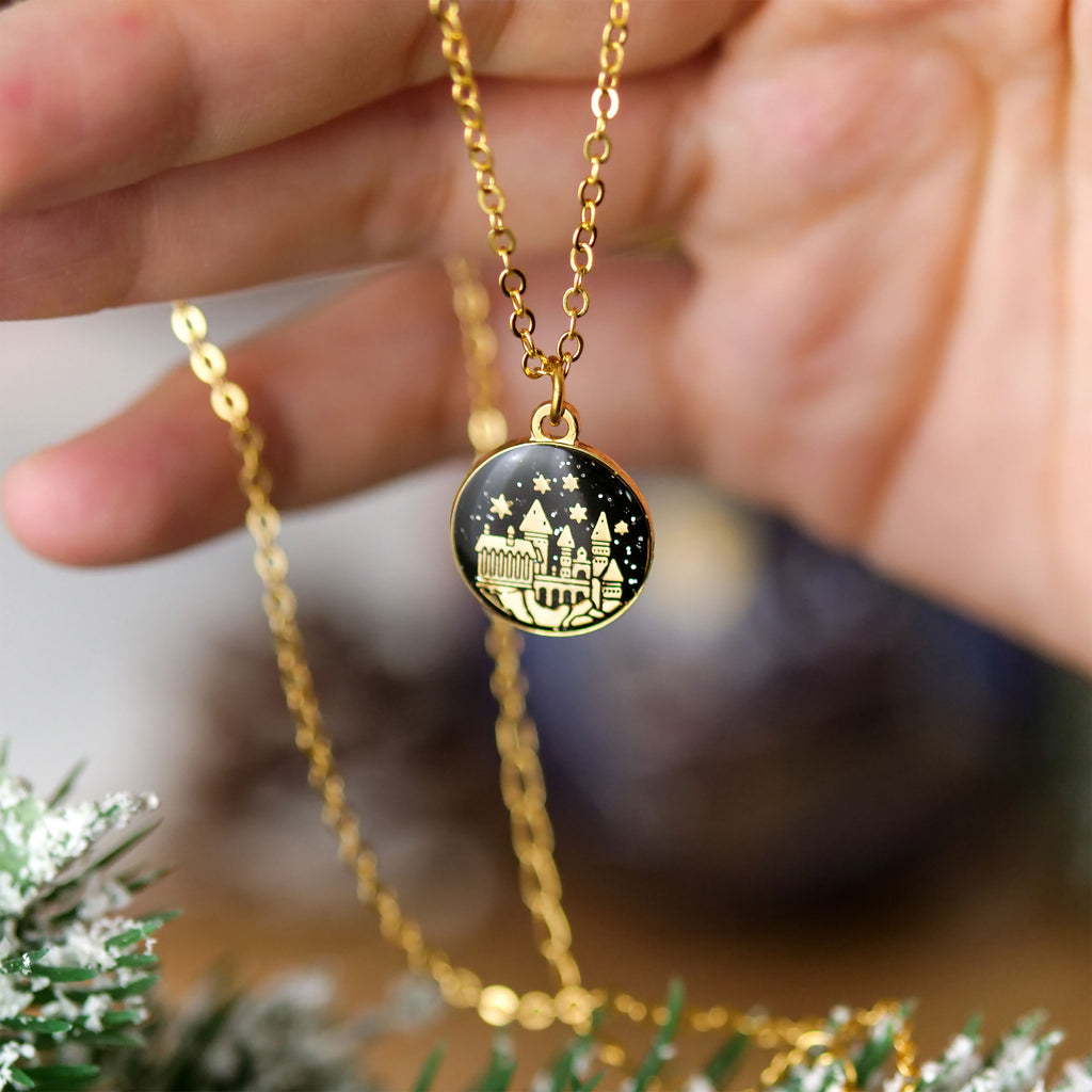 Produktbild Harry Potter - Hogwarts School of Witchcraft Weihnachtskugel mit Kette