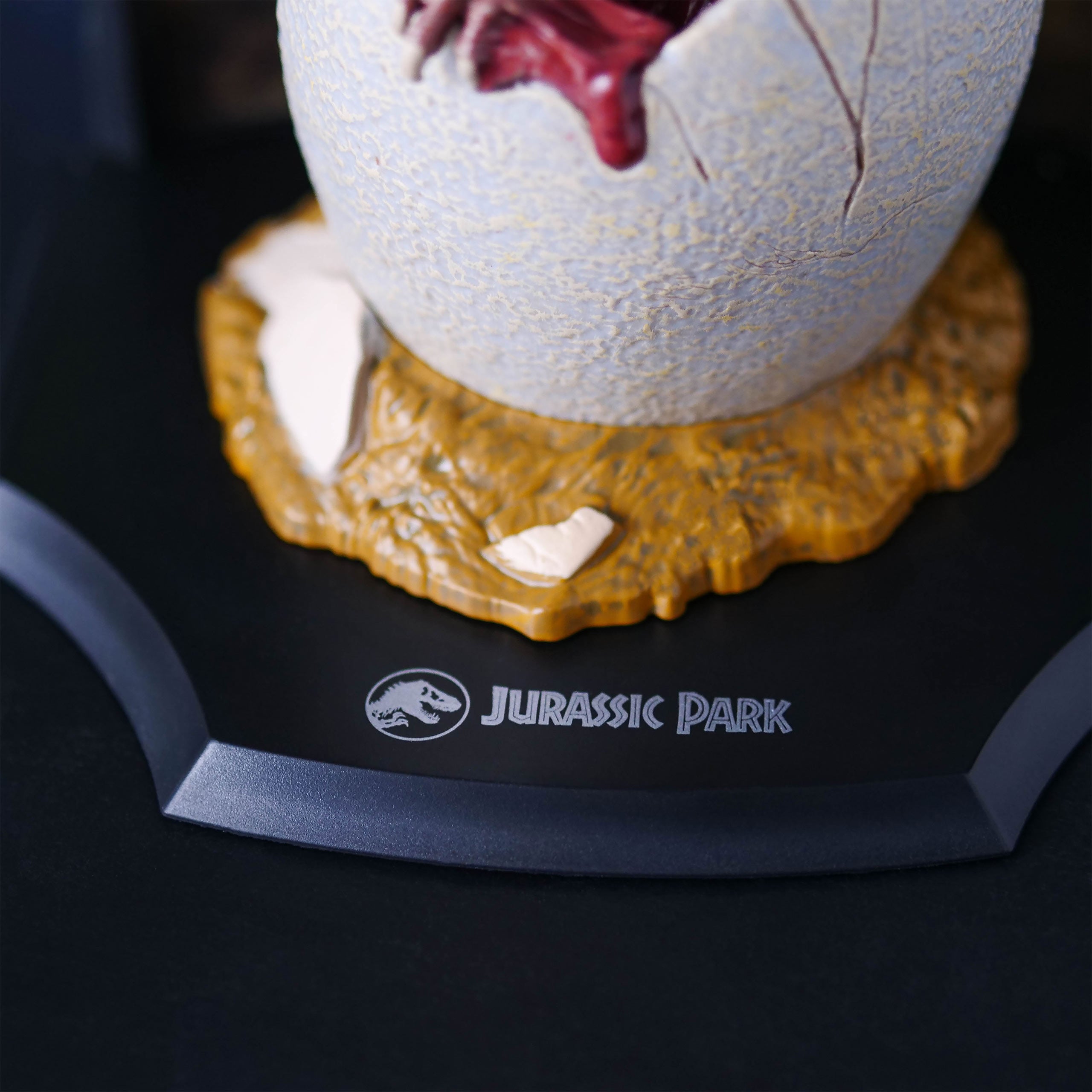Produktbild Jurassic Park - Baby Velociraptor Egg Diorama Figur