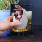 Produktbild Jurassic Park - Baby Velociraptor Egg Diorama Figur