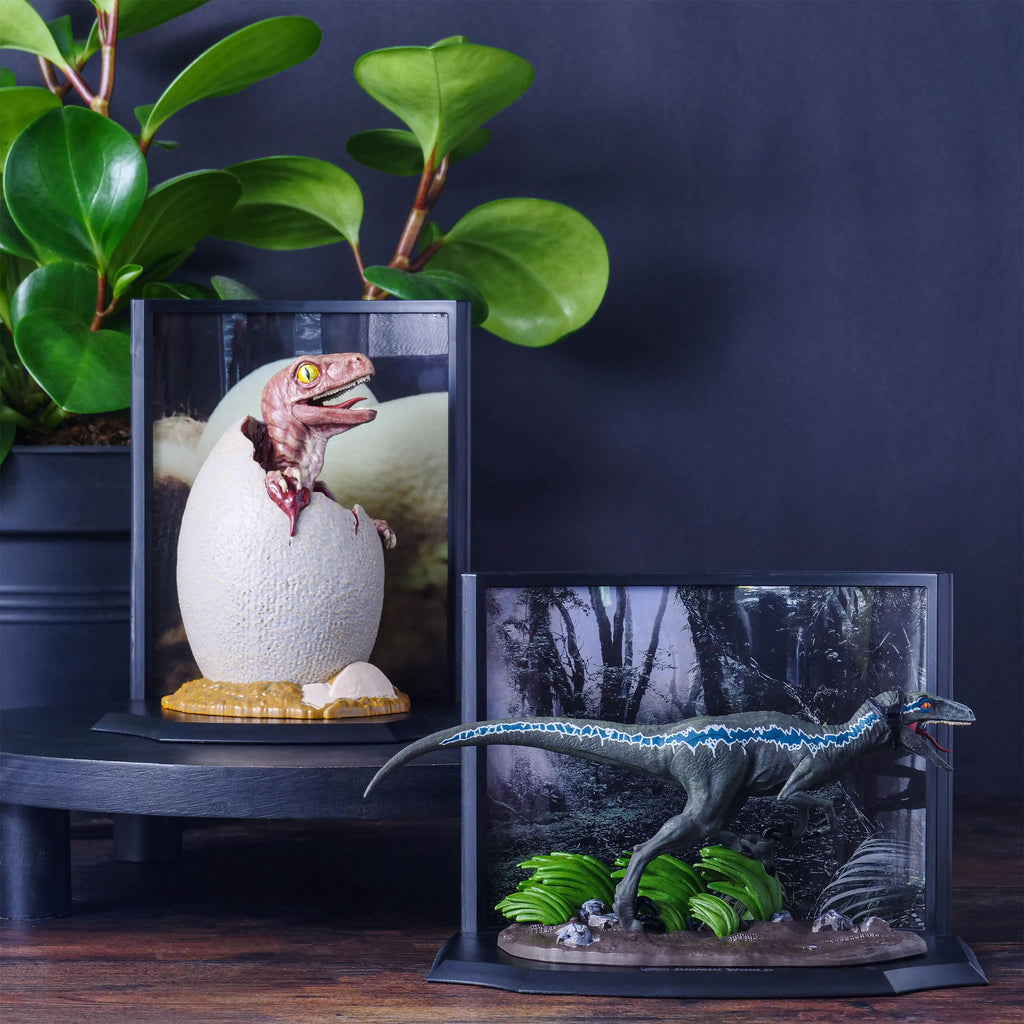 Produktbild Jurassic Park - Baby Velociraptor Egg Diorama Figur