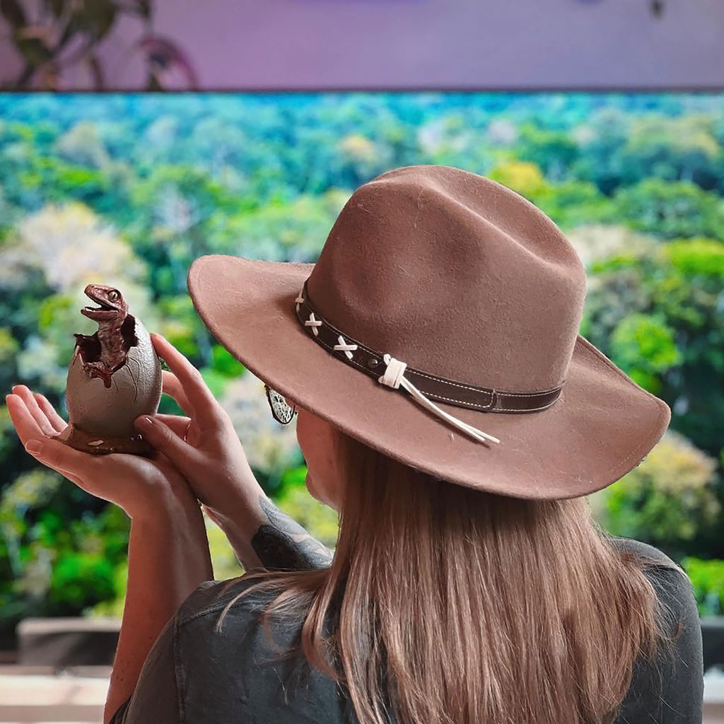 Produktbild Jurassic Park - Baby Velociraptor Egg Diorama Figur
