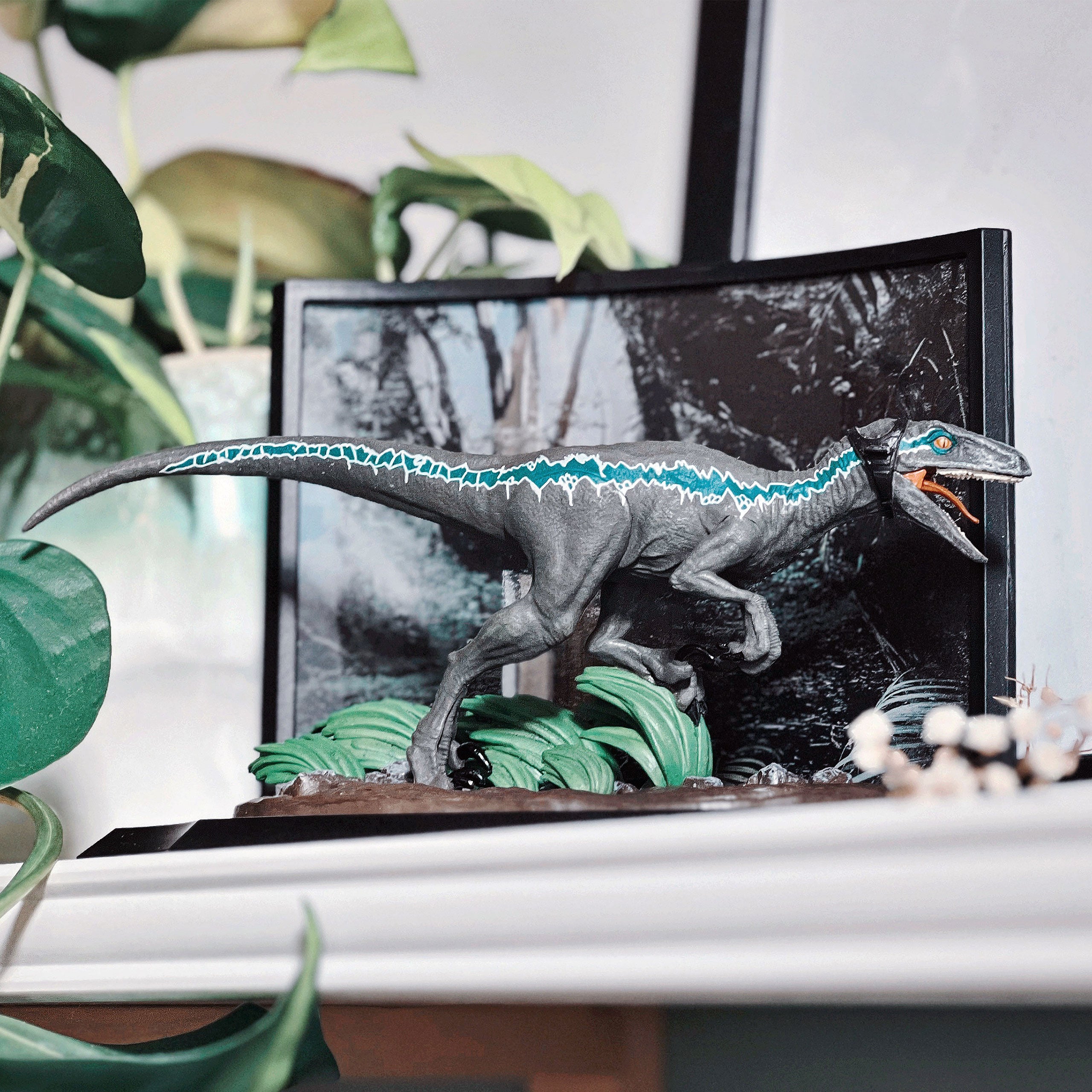 Produktbild Jurassic Park - Blue Velociraptor Diorama Figur
