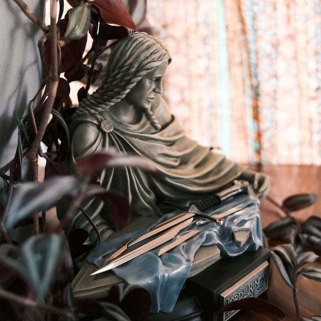Produktbild Der Herr der Ringe - Narsils gebrochene Klinge mit Statue 1:5
