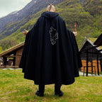 Produktbild Mittelalter Umhang Alpha mit Wolfsstickerei schwarz