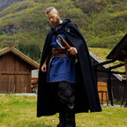 Produktbild Mittelalter Umhang Alpha mit Wolfsstickerei schwarz
