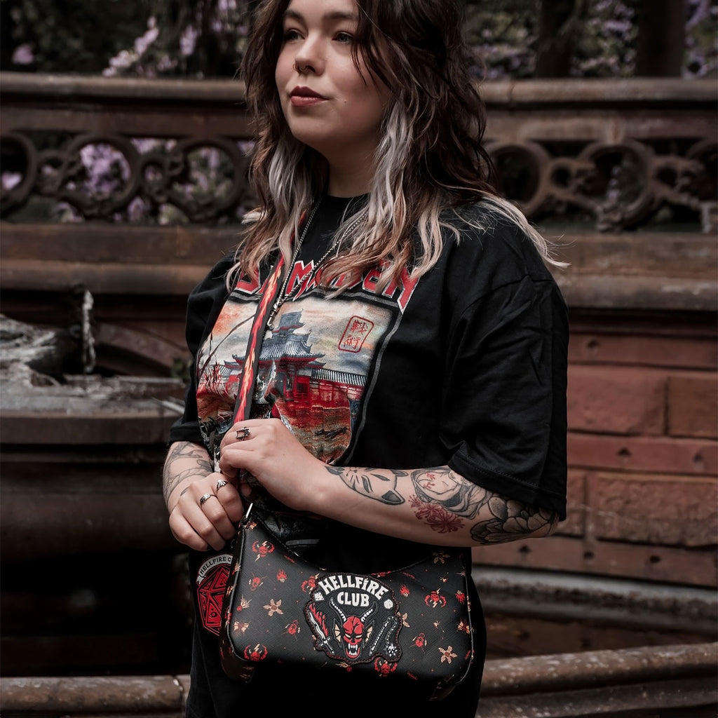 Produktbild Hellfire Club Glow in the Dark Crossbody Tasche - Stranger Things