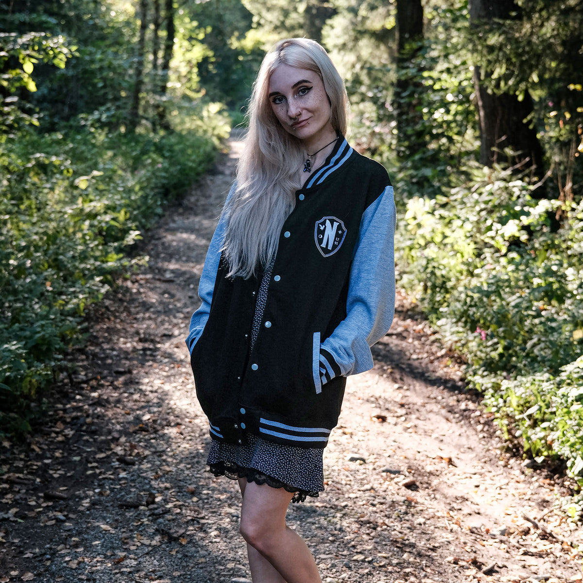 Produktbild Wednesday - Nevermore Academy College Jacke