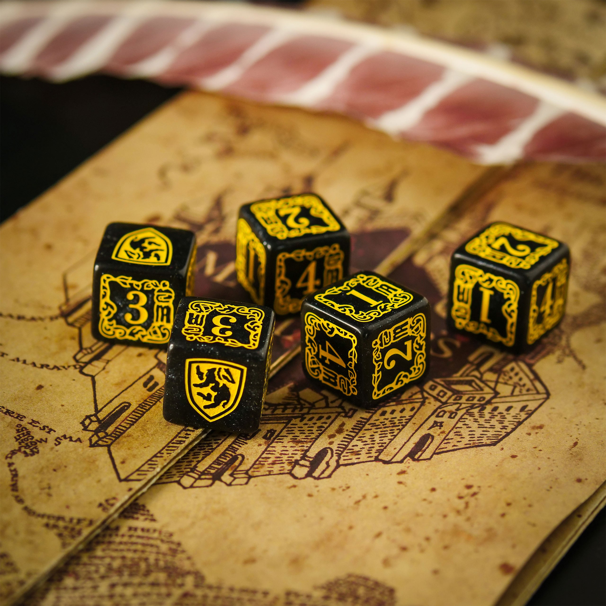 Produktbild Harry Potter - Hufflepuff RPG Würfel Set 5tlg mit Würfelbeutel gelb