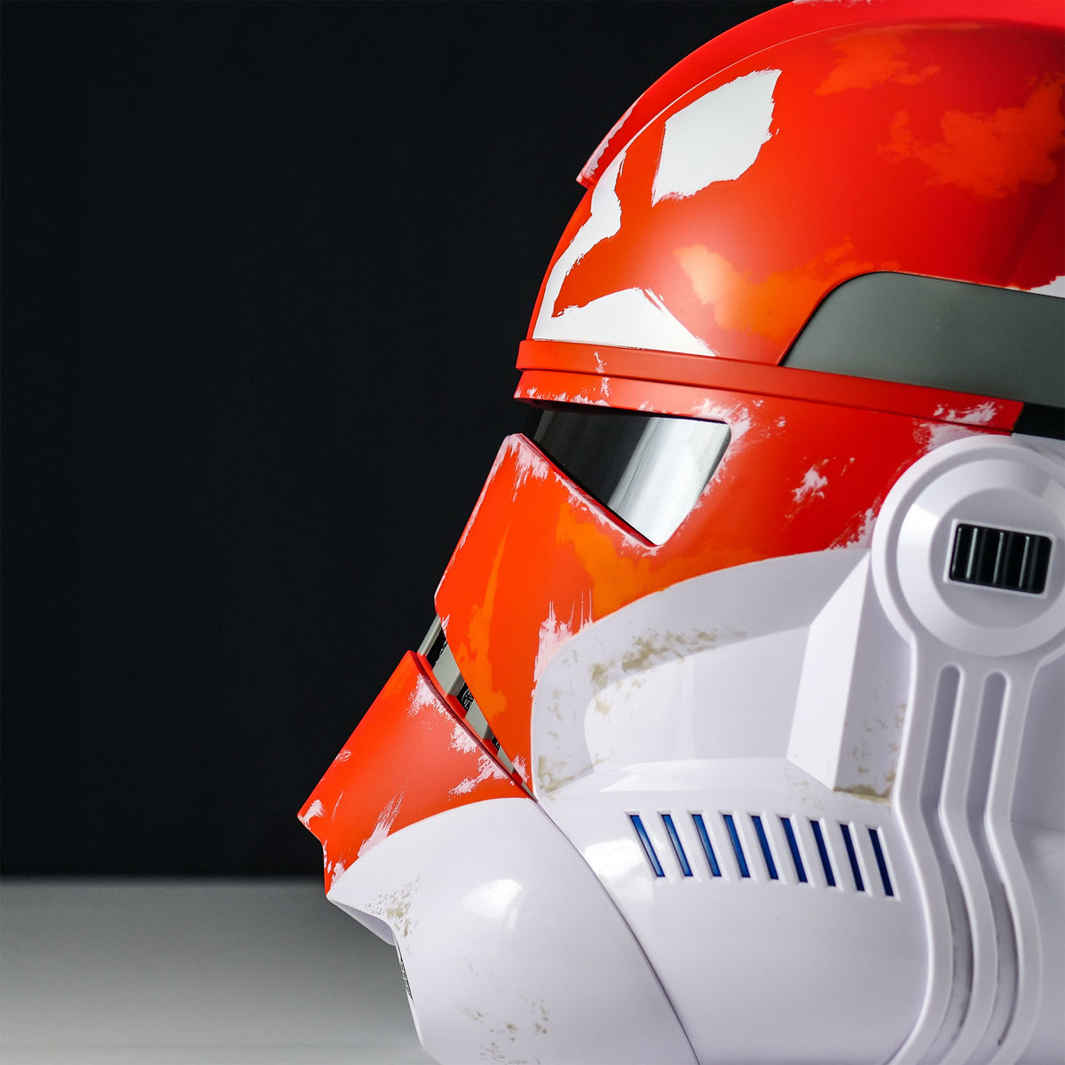 Produktbild Ahsoka Tano 332nd Clone Trooper Premium Helm Replik mit Stimmenverzerrer - Star Wars