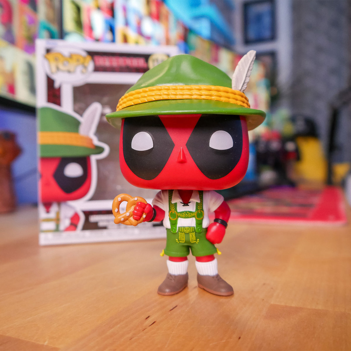 Produktbild Deadpool mit Lederhose Funko Pop Wackelkopf-Figur