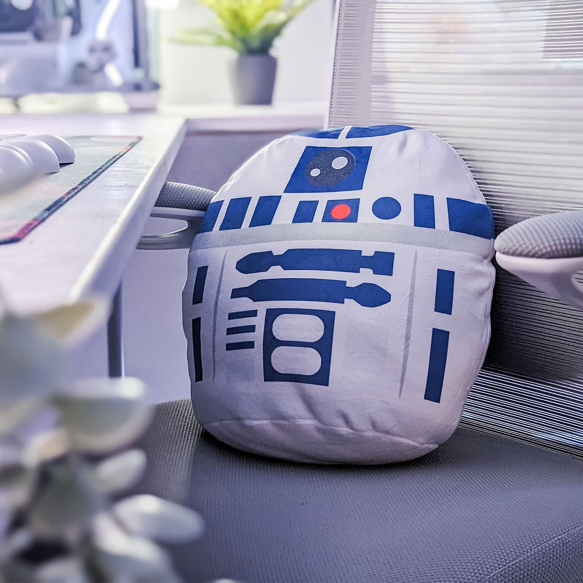 Produktbild Star Wars - R2-D2 Squishy Beanies Plüsch Kissen 35cm