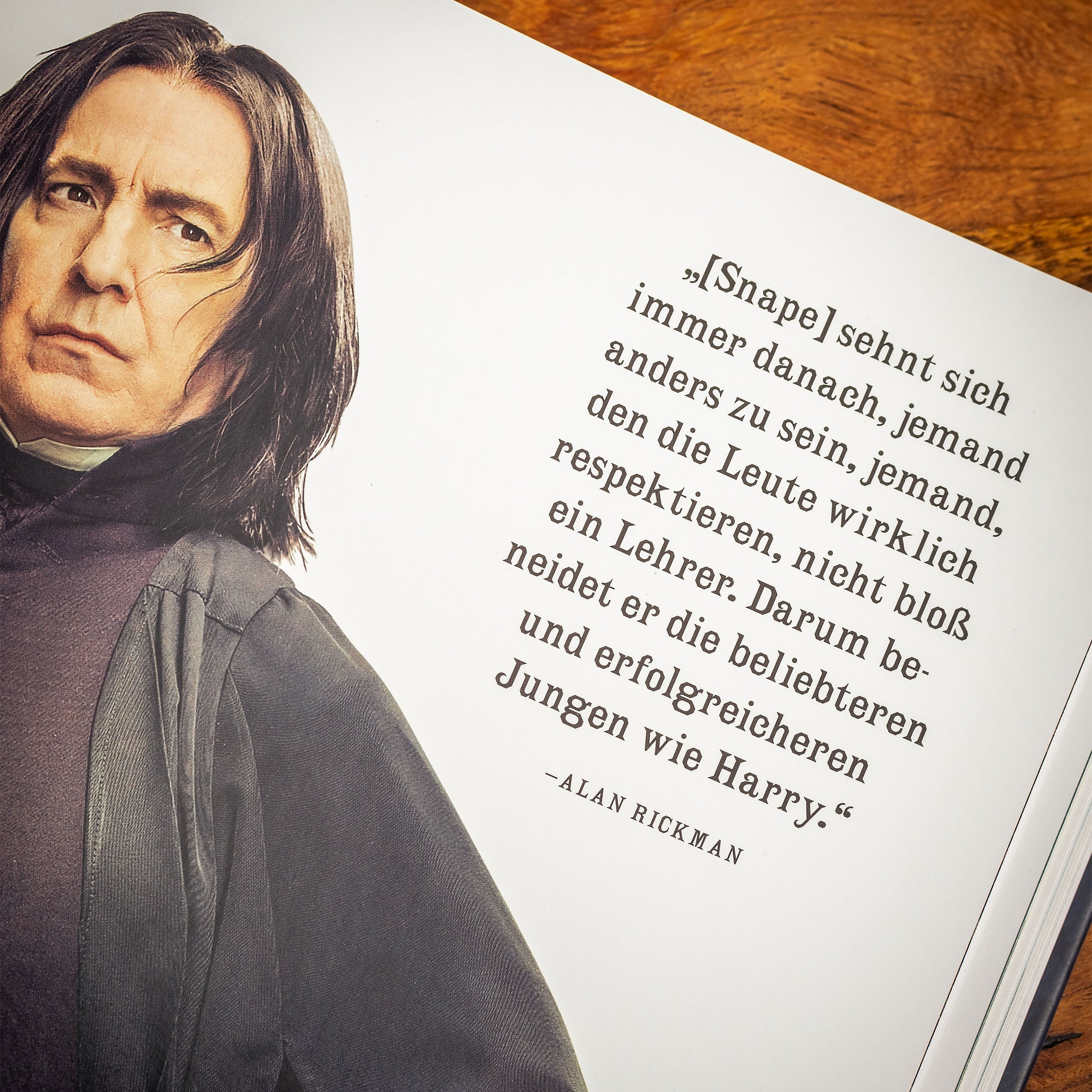 Produktbild Harry Potter - Who Is Who - Die Figuren der Zauberwelt Handbuch