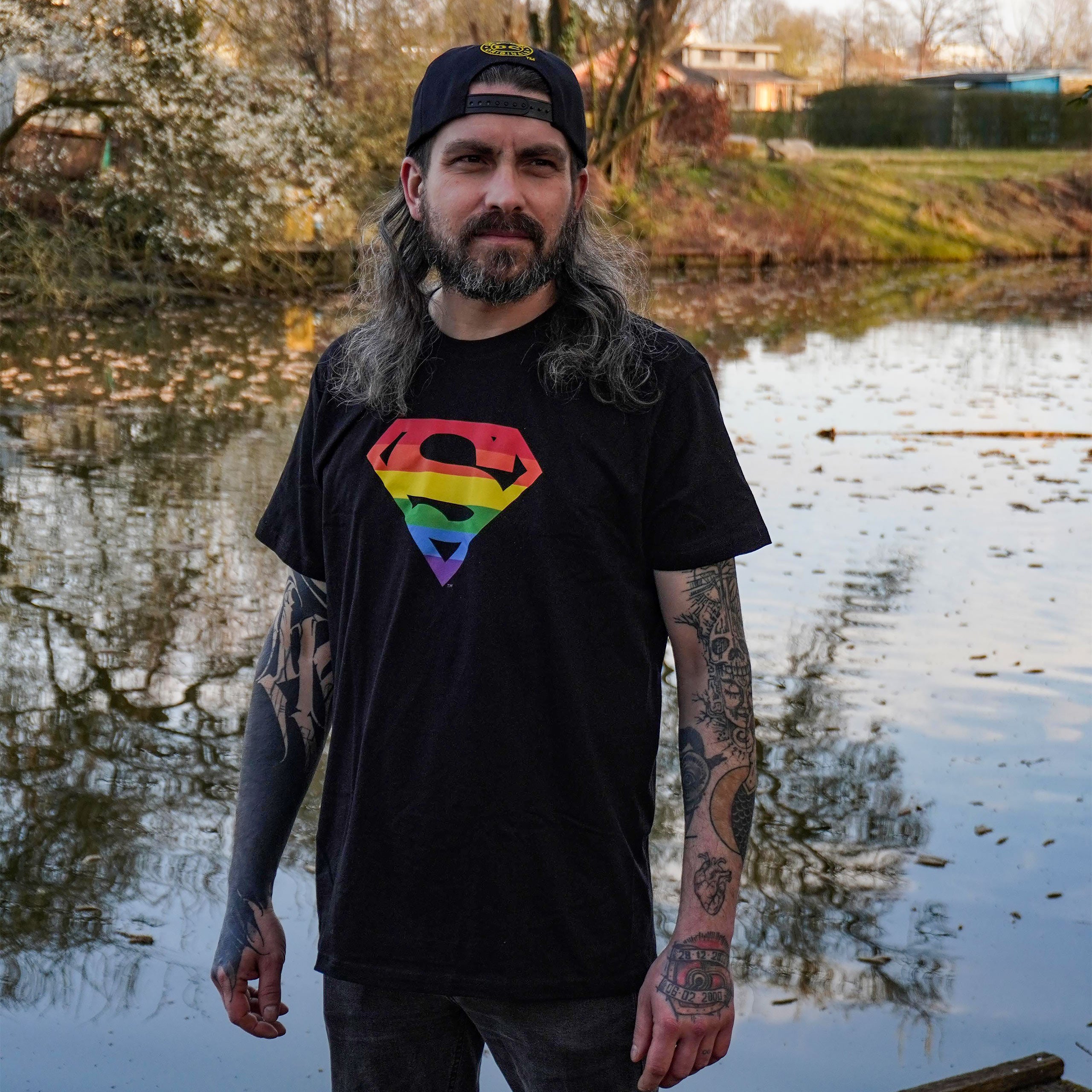 Produktbild Superman - Pride Logo T-Shirt schwarz