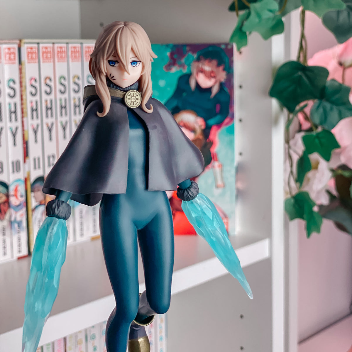 Produktbild SHY - Tzveta Figur