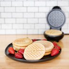 Produktbild Pokemon - Mini Waffeleisen Pokeball