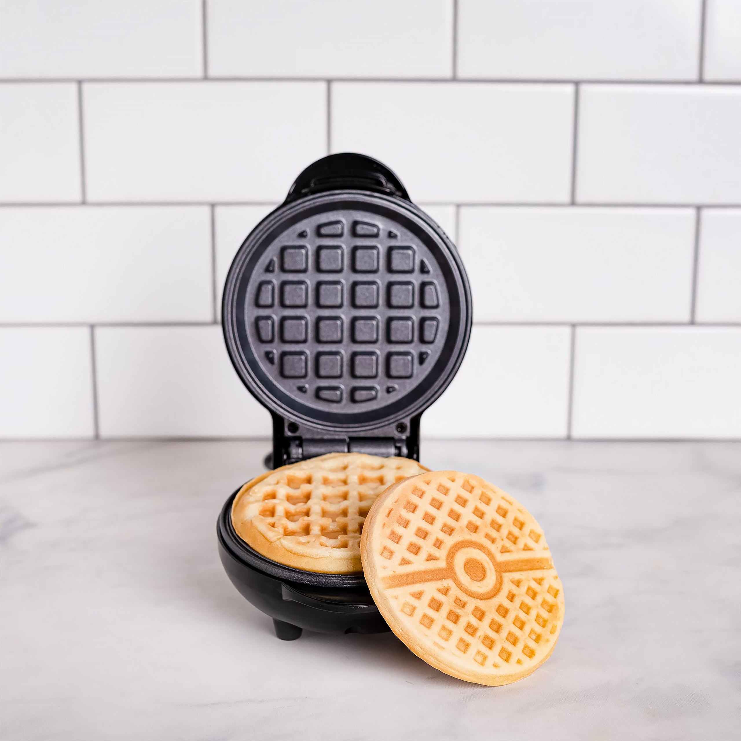 Produktbild Pokemon - Mini Waffeleisen Pokeball