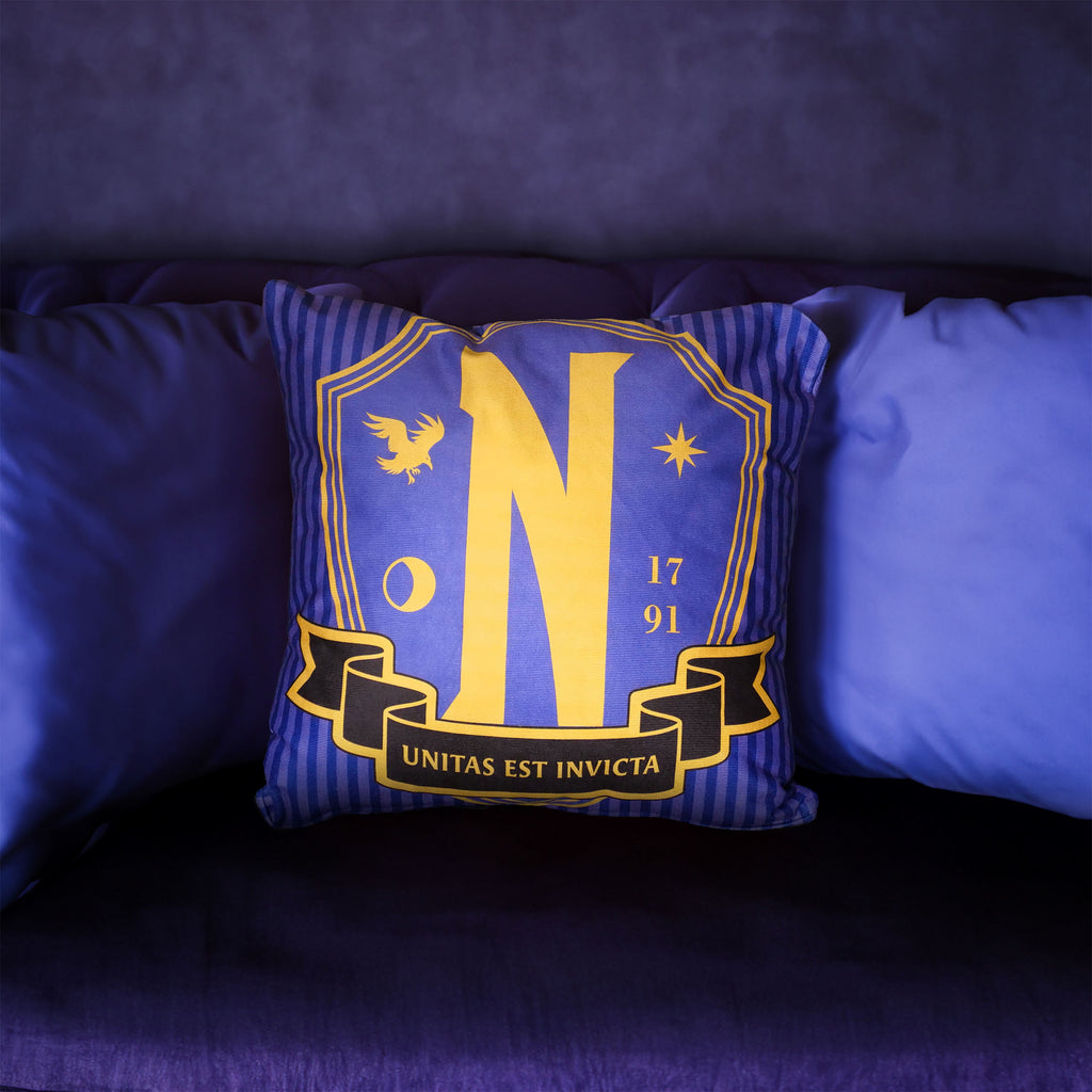 Produktbild Wednesday - Nevermore Academy Logo Kissen