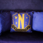 Produktbild Wednesday - Nevermore Academy Logo Kissen
