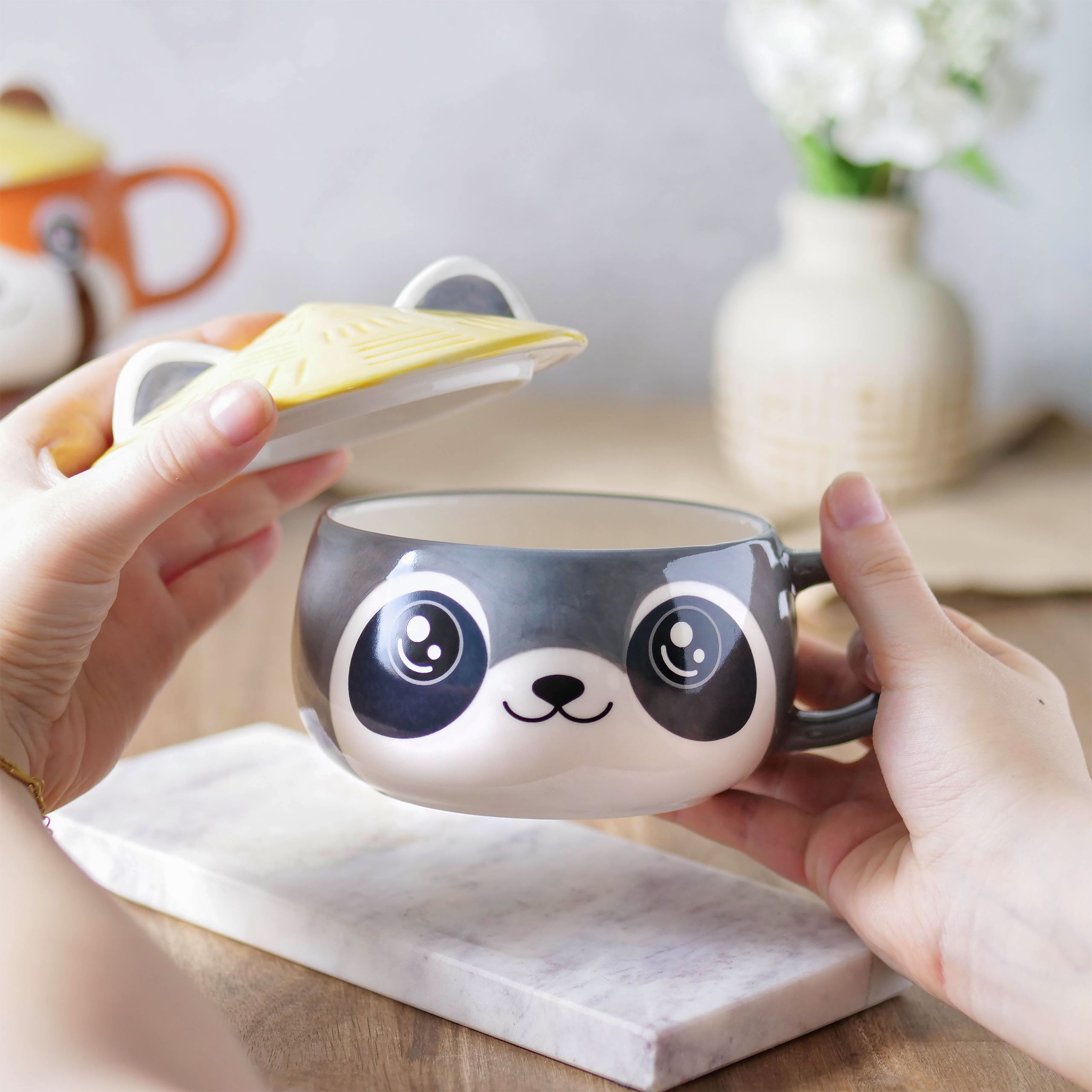 Produktbild Waschbär Kawaii Tasse mit Deckel für Anime Fans
