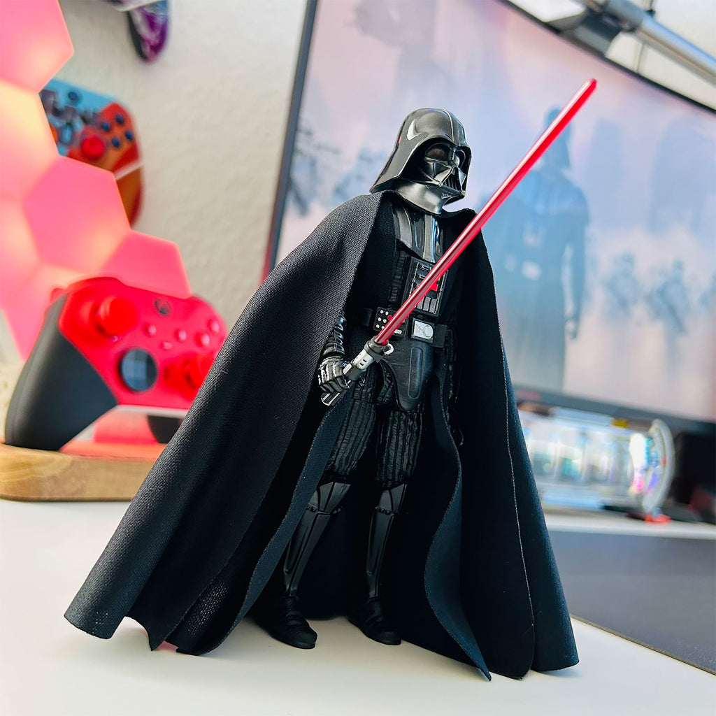 Produktbild Star Wars - Darth Vader mit Lichtschwert Black Series Actionfigur