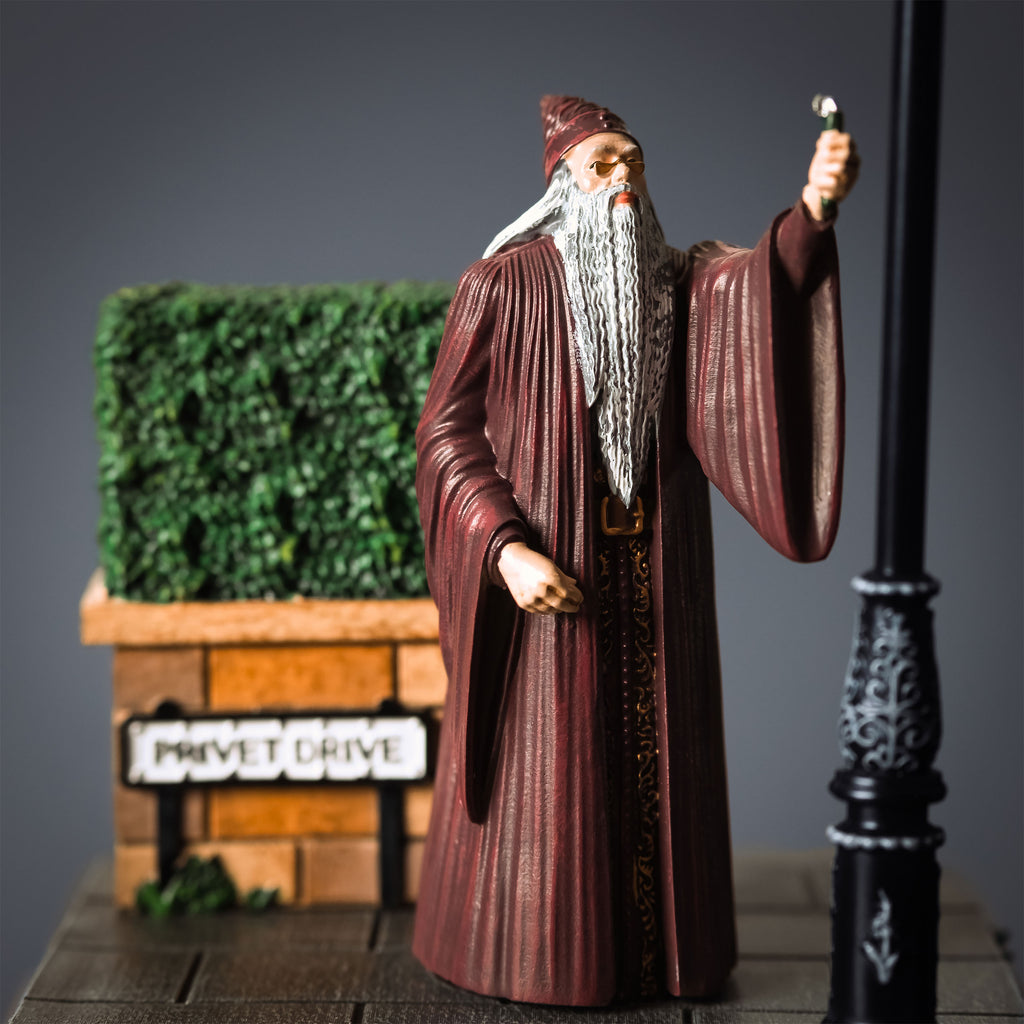 Produktbild Harry Potter - Dumbledore Privet Drive Diorama Figur mit Licht