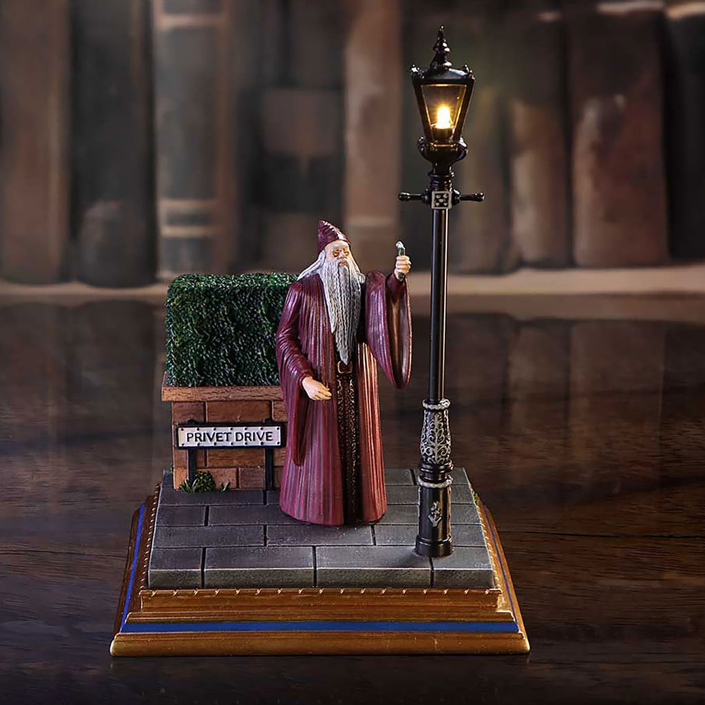 Produktbild Harry Potter - Dumbledore Privet Drive Diorama Figur mit Licht