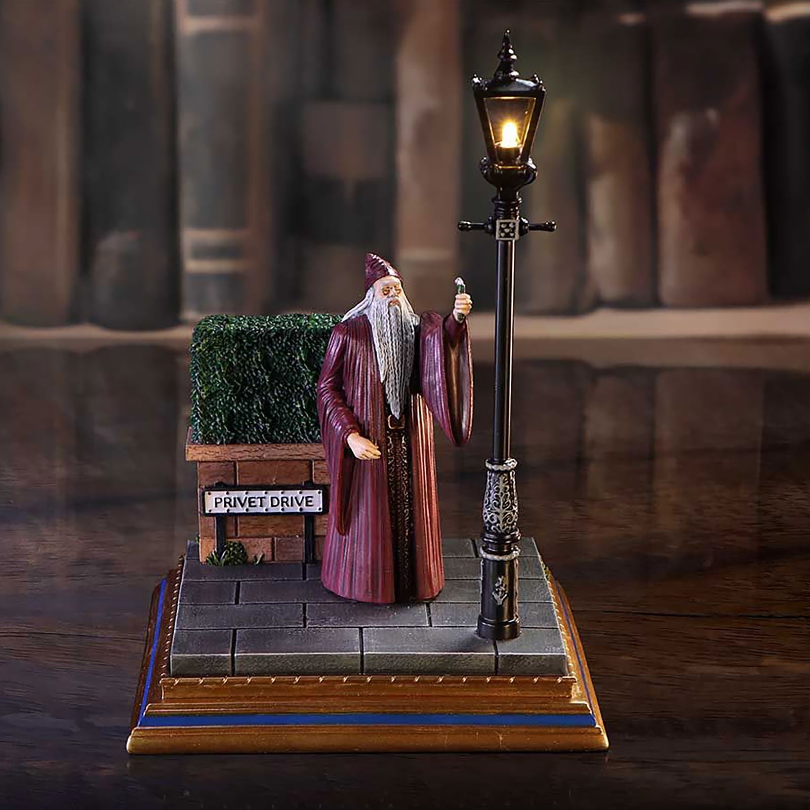 Produktbild Harry Potter - Dumbledore Privet Drive Diorama Figur mit Licht
