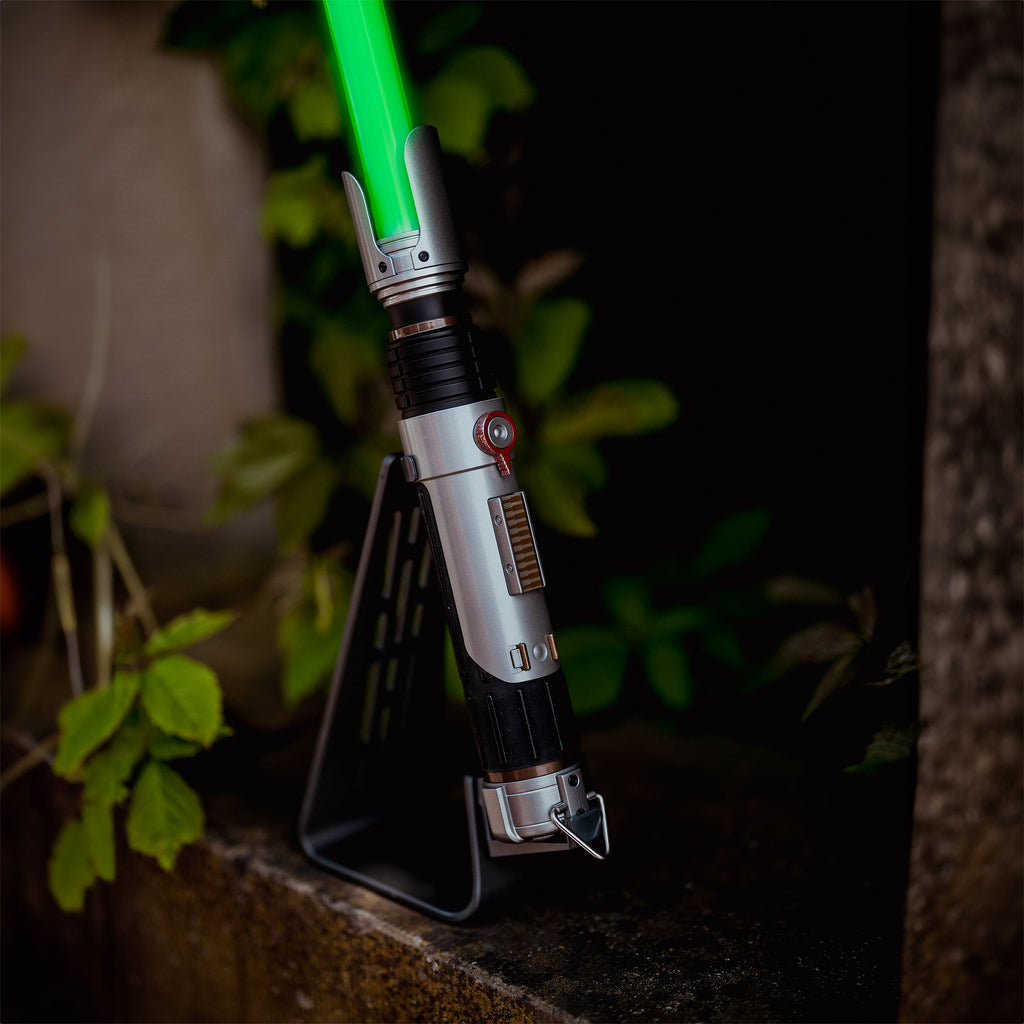 Produktbild Star Wars Ahsoka - Sabine Wren Force FX Elite Black Series Lichtschwert