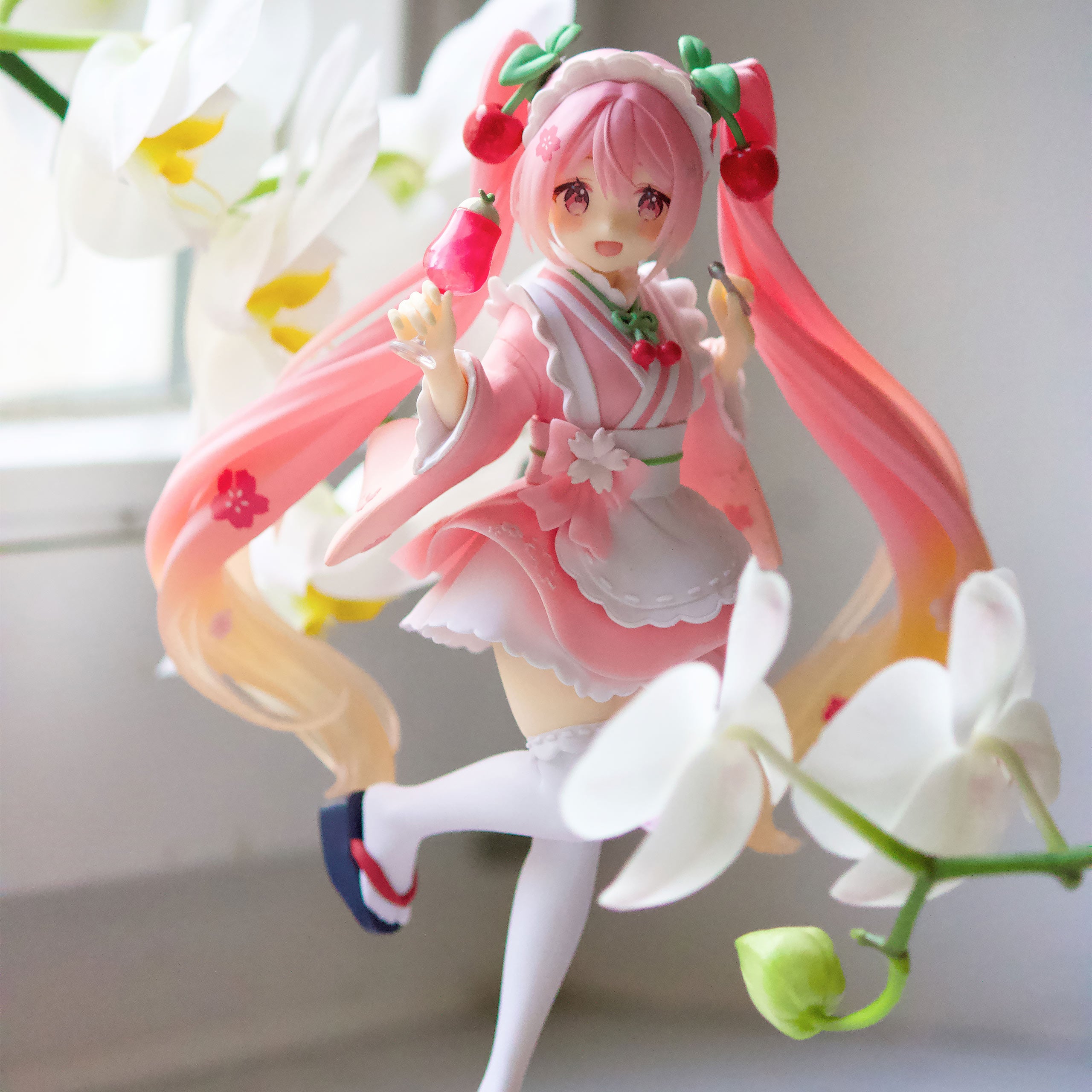 Produktbild Hatsune Miku - Sakura Miku Figur Japanese Cafe Version