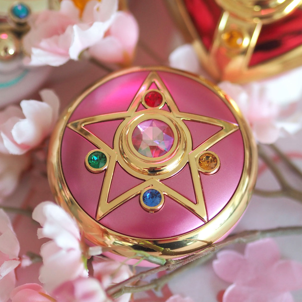 Produktbild Sailor Moon - Mondkristall Verwandlungsbrosche mit Soundeffekten