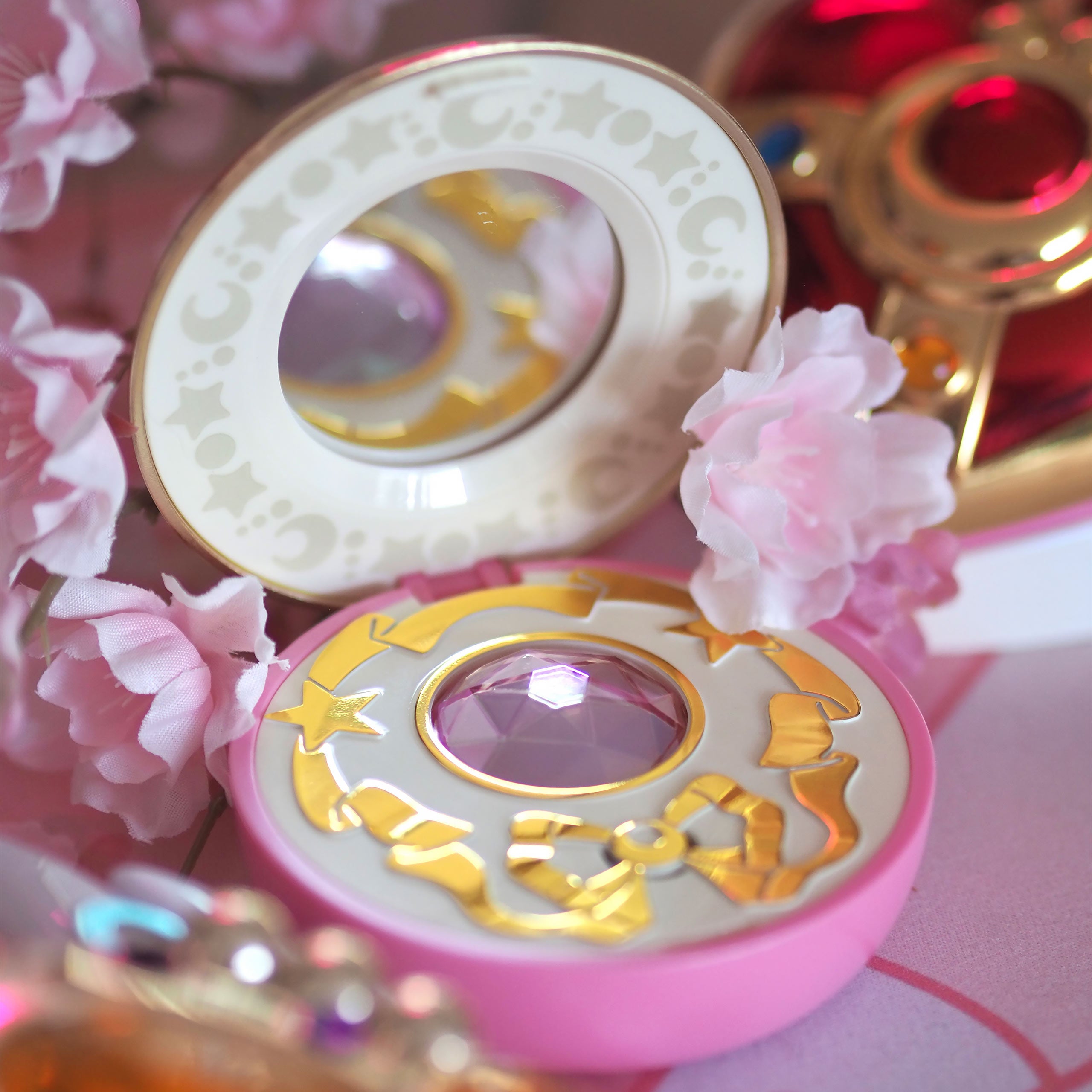Produktbild Sailor Moon - Mondkristall Verwandlungsbrosche mit Soundeffekten