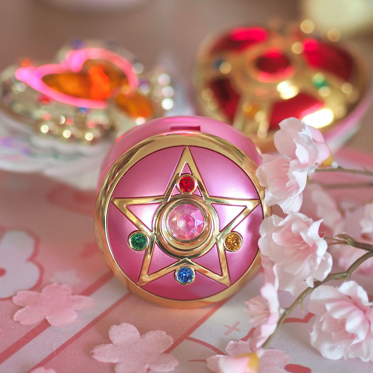 Produktbild Sailor Moon - Mondkristall Verwandlungsbrosche mit Soundeffekten