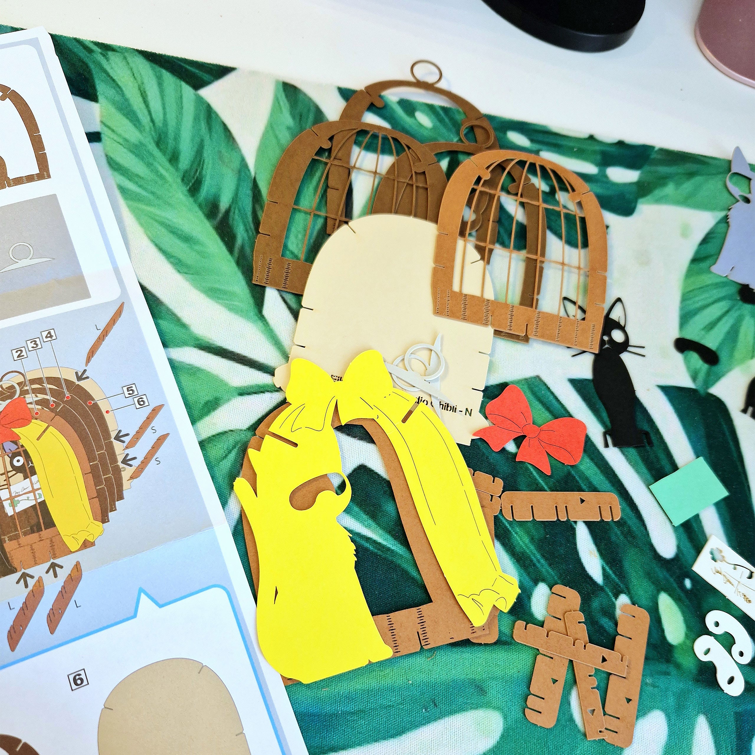 Produktbild Kikis kleiner Lieferservice - Jiji Theater Papier Model Kit
