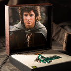 Produktbild Der Herr der Ringe - Frodo Schmuckset mit Glow in the Dark Effekt