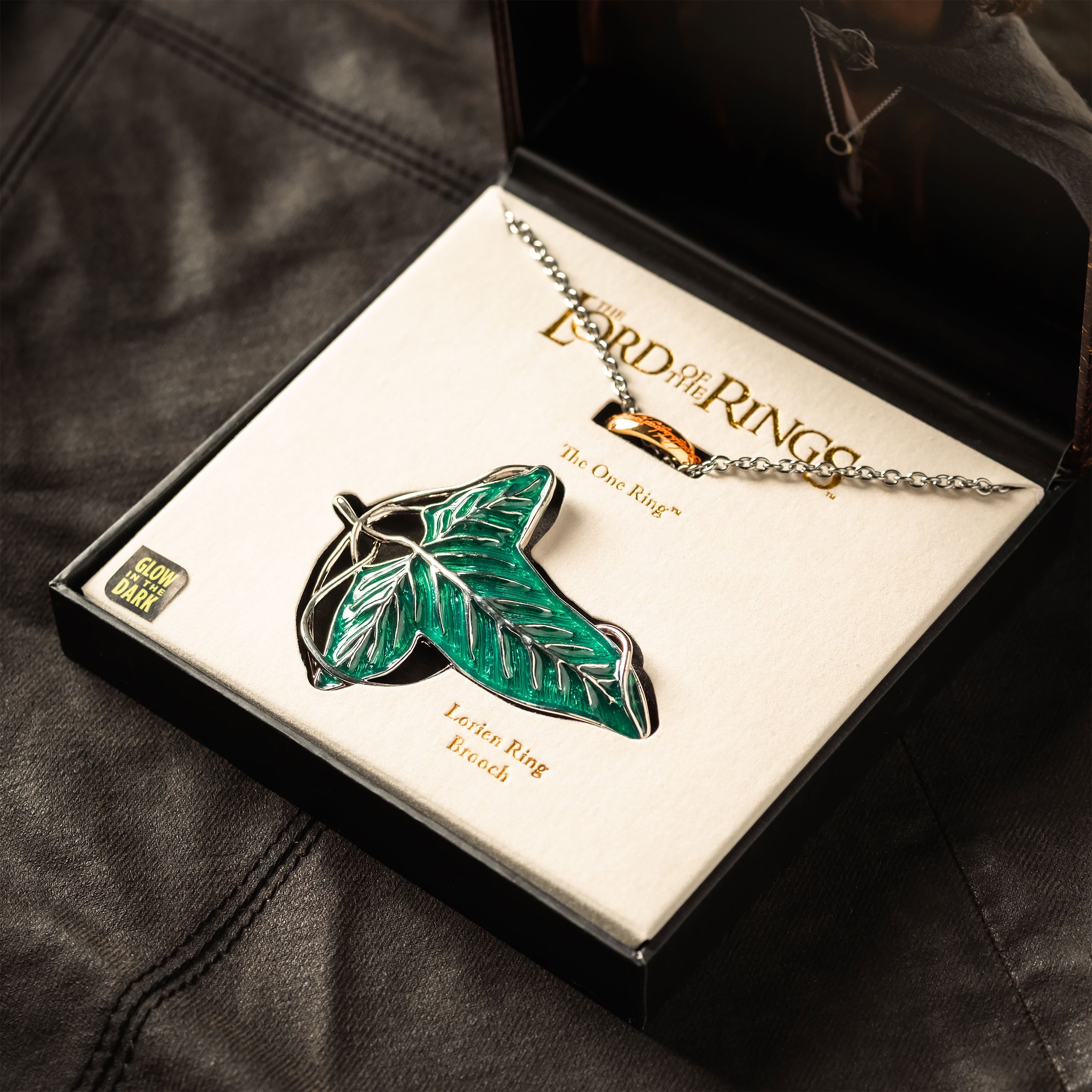 Produktbild Der Herr der Ringe - Frodo Schmuckset mit Glow in the Dark Effekt