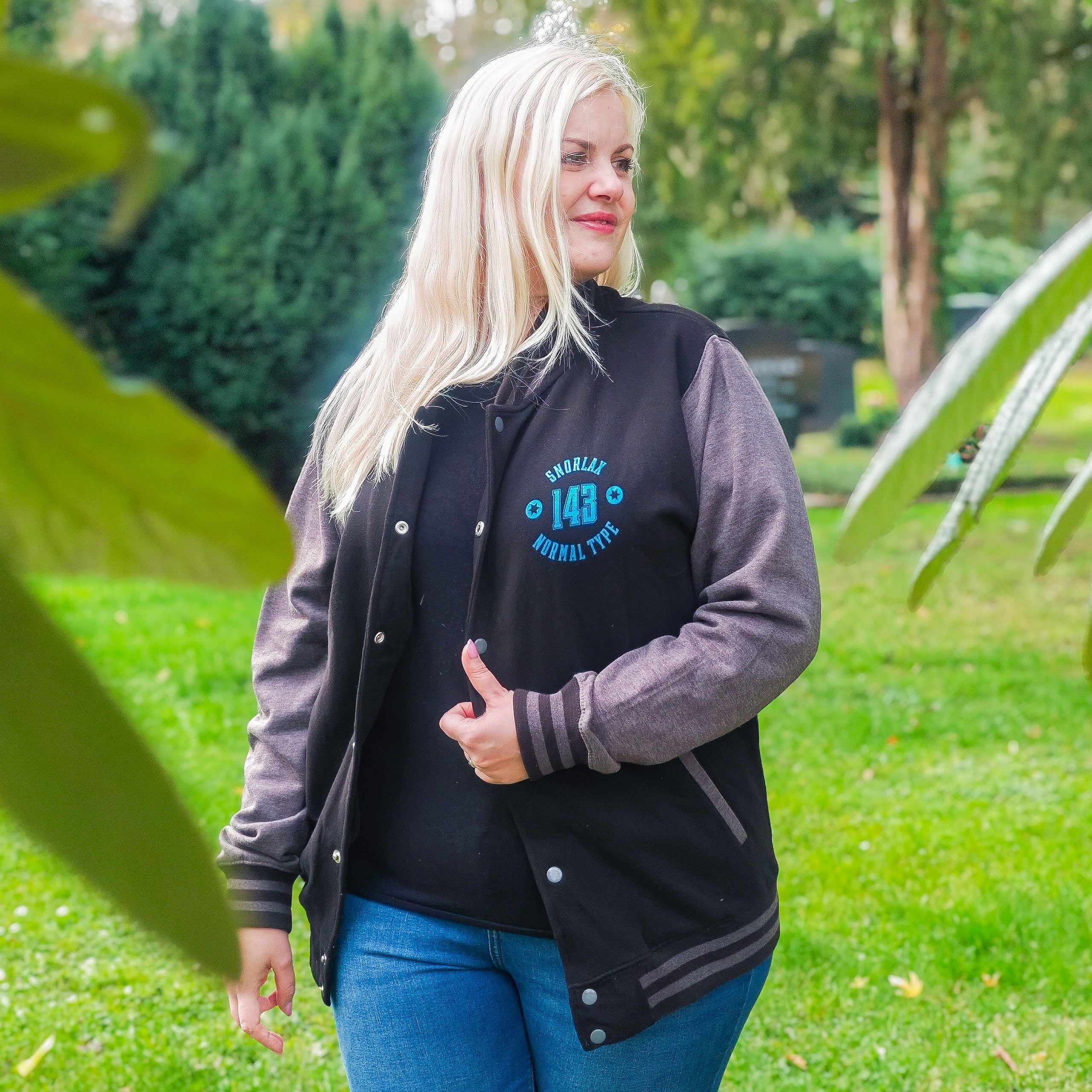 Produktbild Pokemon - Relaxo College Jacke